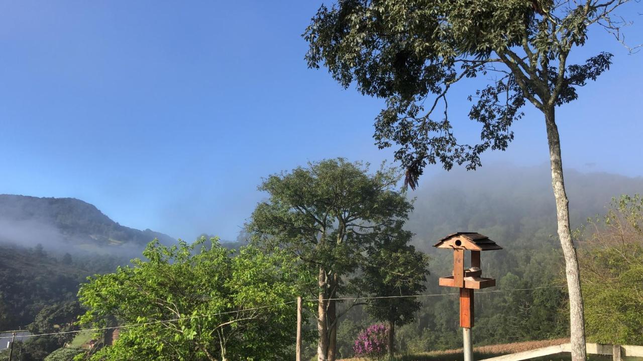 Pousada Pedra Da Mata Chales Na Montanha Munhoz Esterno foto