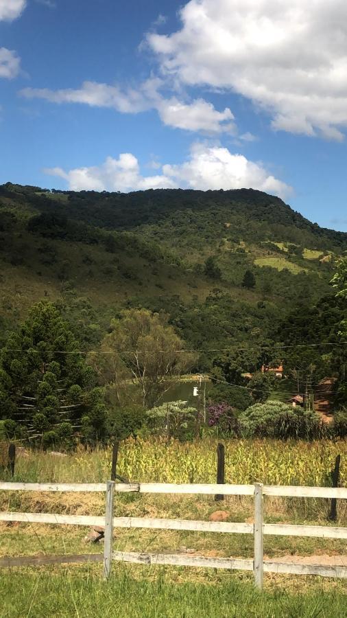 Pousada Pedra Da Mata Chales Na Montanha Munhoz Esterno foto