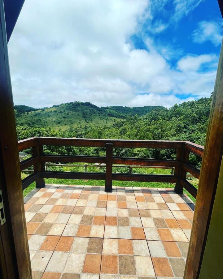 Pousada Pedra Da Mata Chales Na Montanha Munhoz Esterno foto