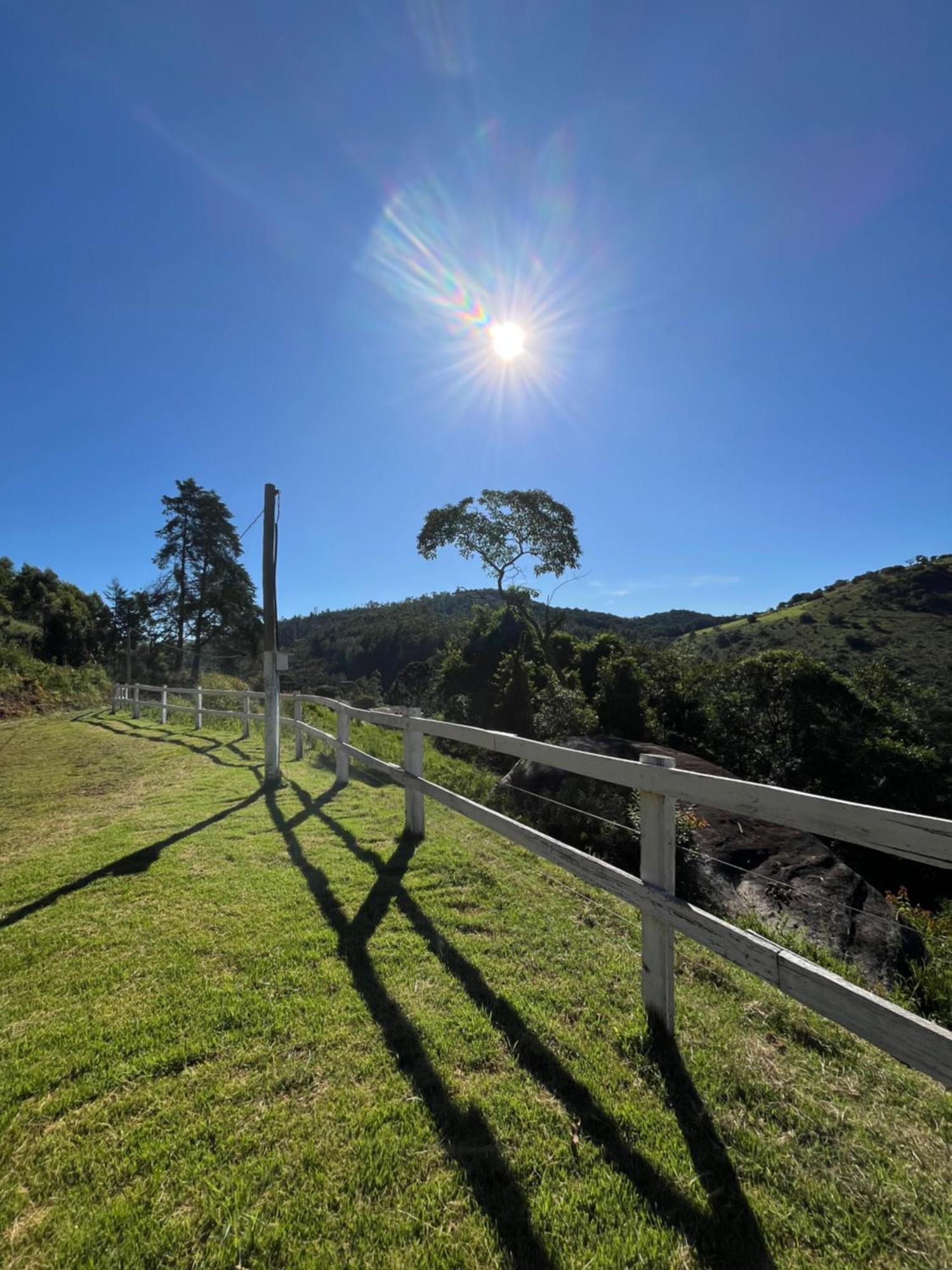 Pousada Pedra Da Mata Chales Na Montanha Munhoz Esterno foto