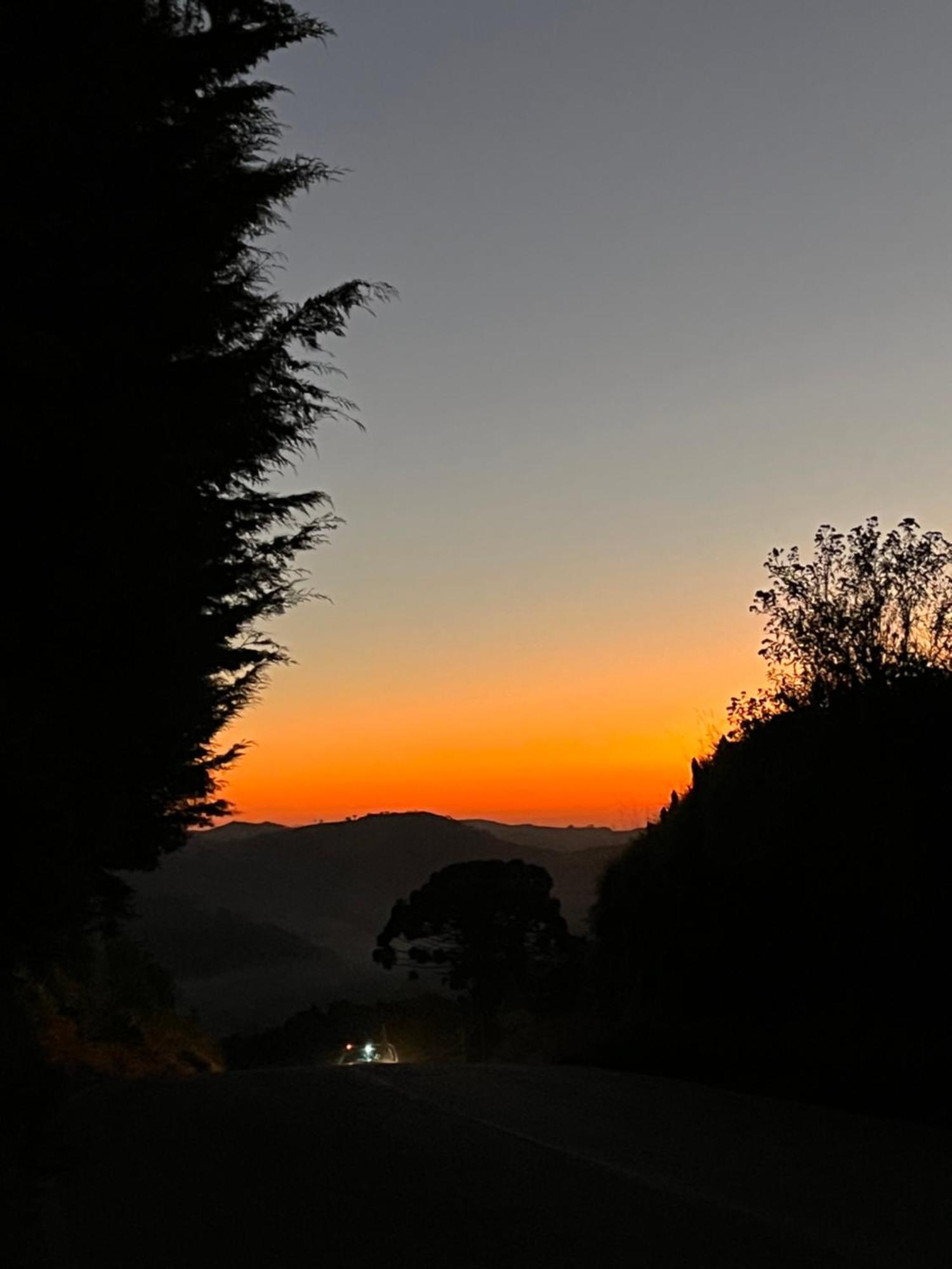 Pousada Pedra Da Mata Chales Na Montanha Munhoz Esterno foto